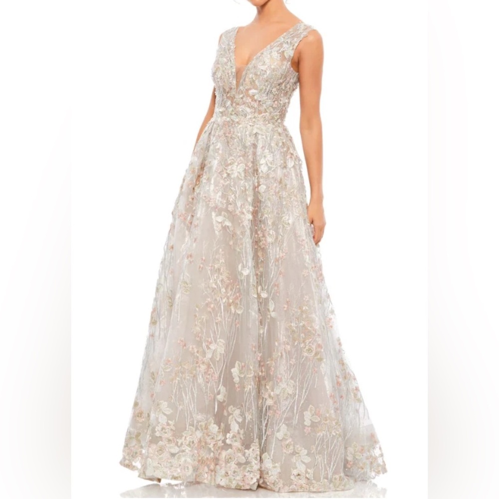 Mac Duggal Floral Embroidered Illlusion V-Neck Gown Dress Size 6  -# 20131